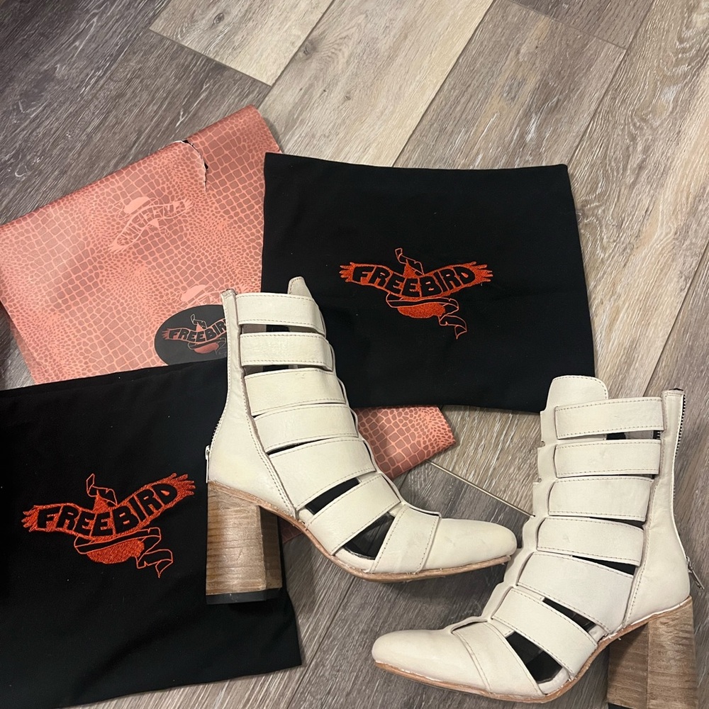 Freebird JAGGER brand new never worn in a BEIGE leather